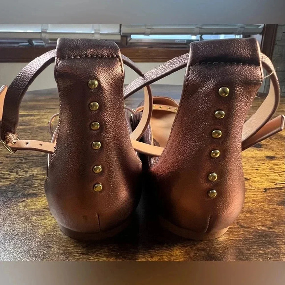 Halston Heritage | Arwen Mink Metallic Leather Studded Flats. Size: 8.5M - Picture 5 of 15